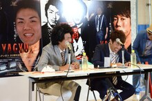 野球少年の奮闘に爆笑するトータルテンボス。