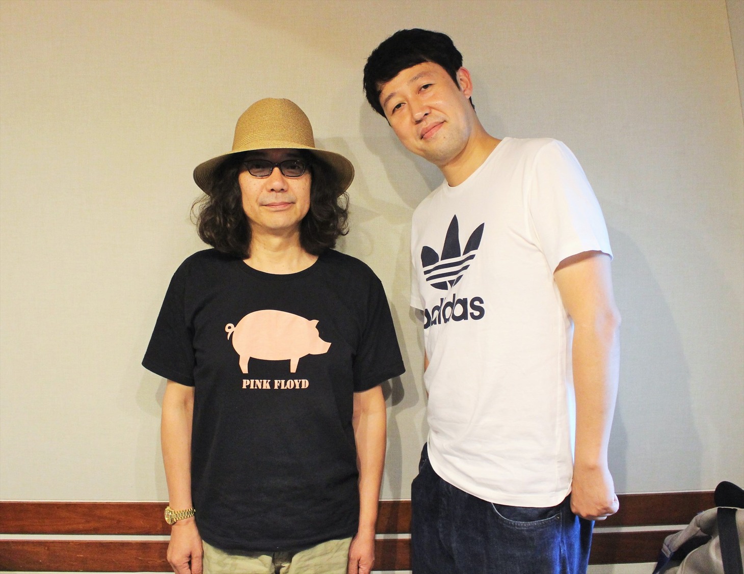 「FUJIIFILM presents コヤブカメラ」に出演する（左から）みうらじゅん、小籔千豊。(c)TOKYO FM