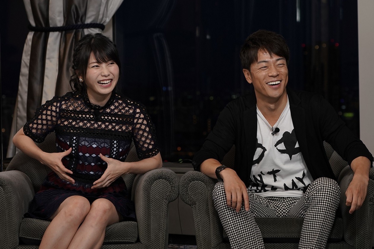 （左から）横山由依、陣内智則。(c)関西テレビ