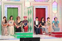 （左から）オネエチーム、女芸人チーム。(c)テレビ朝日