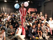 「帰ってきた【みとぼる村】の夏祭り」の出演者と来場者たち。