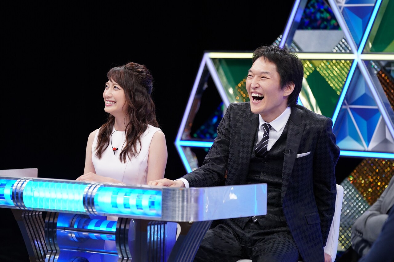 左から笹崎里菜アナウンサー、千原ジュニア。(c)日本テレビ