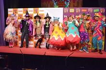 「ハロウィンカワイイ プロジェクト」発表会に登壇した（左から）横澤夏子、宇佐卓真、越智ゆらの、福原遥、おかずクラブ、千鳥。