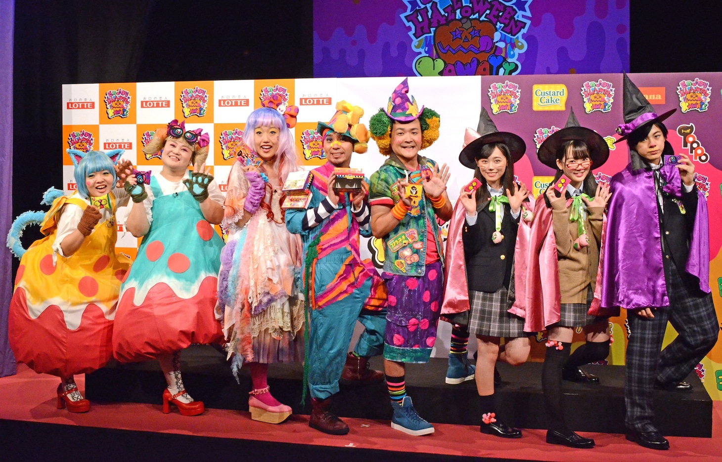 「ハロウィンカワイイ プロジェクト」発表会に登壇した（左から）おかずクラブ、横澤夏子、千鳥、福原遥、越智ゆらの、宇佐卓真。