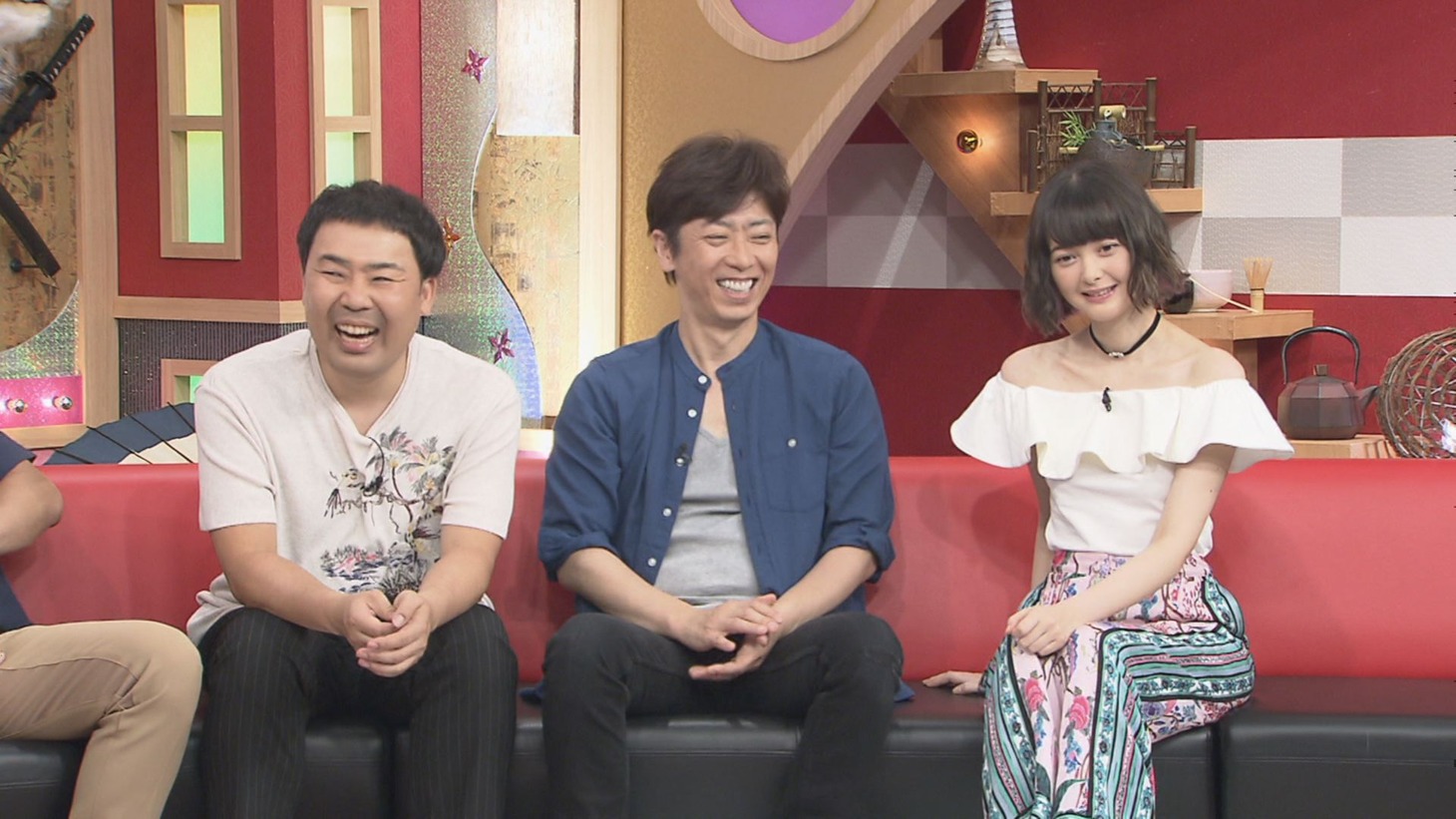 （左から）フットボールアワー、玉城ティナ。(c)CBC