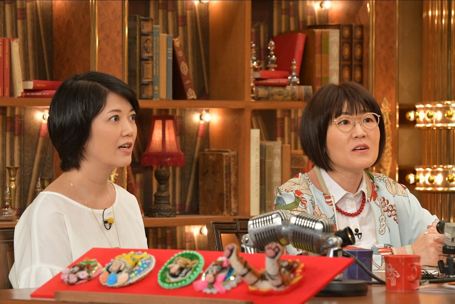 （左から）外山惠理アナ、光浦靖子。(c)TBS