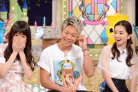 左から高山一実、武尊、福地桃子。(c)読売テレビ