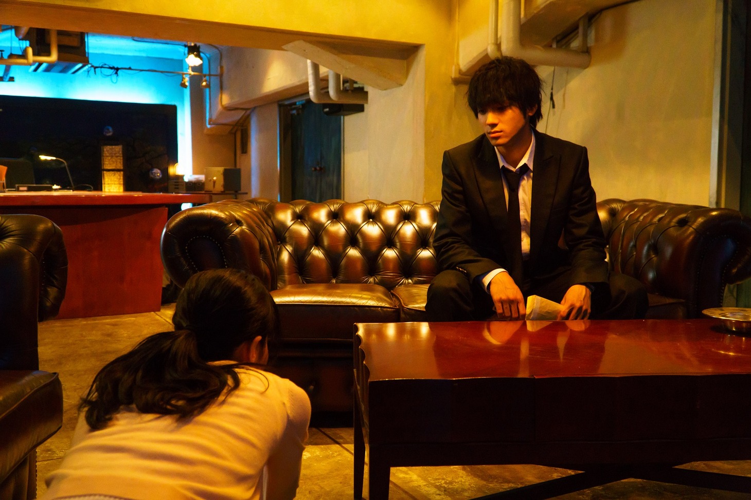 「闇金ドッグス7」のワンシーン。