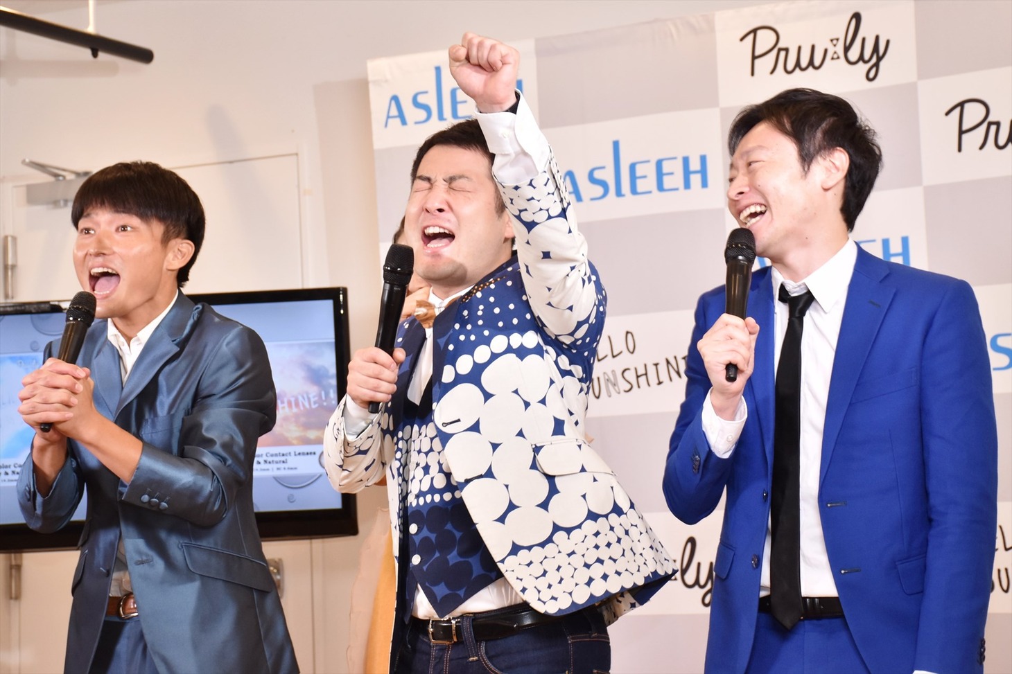 古畑星夏から「一緒に原宿を歩きたい人」に選ばれて喜ぶ和牛・水田（中央）。