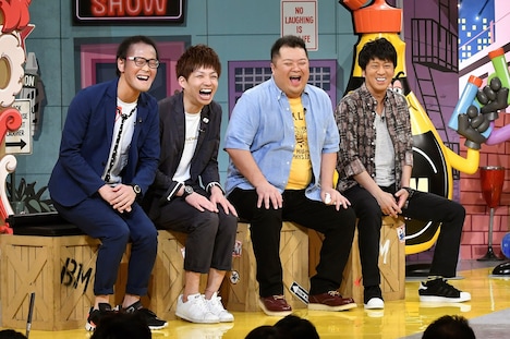 左からアインシュタイン、ブラックマヨネーズ。(c)読売テレビ