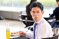 「脳にスマホが埋められた！」第9話のワンシーン。(c)読売テレビ