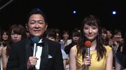 進行を務める（左から）河村亮アナウンサー、笹崎里菜アナウンサー。(c)日本テレビ