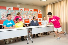 女と男・市川（右）