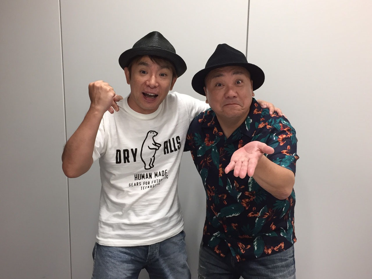左からよゐこ濱口、極楽とんぼ山本。