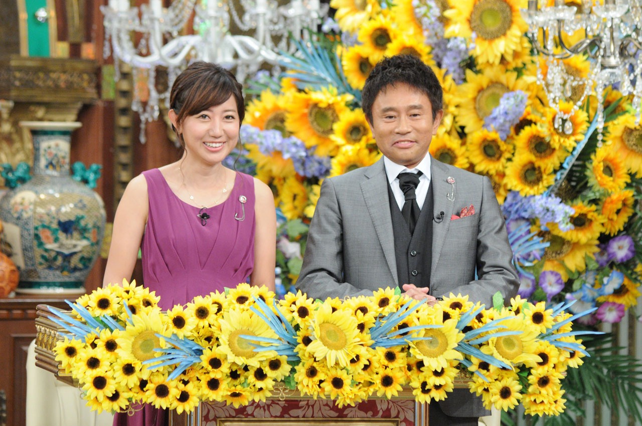 司会の浜田雅功（右）。