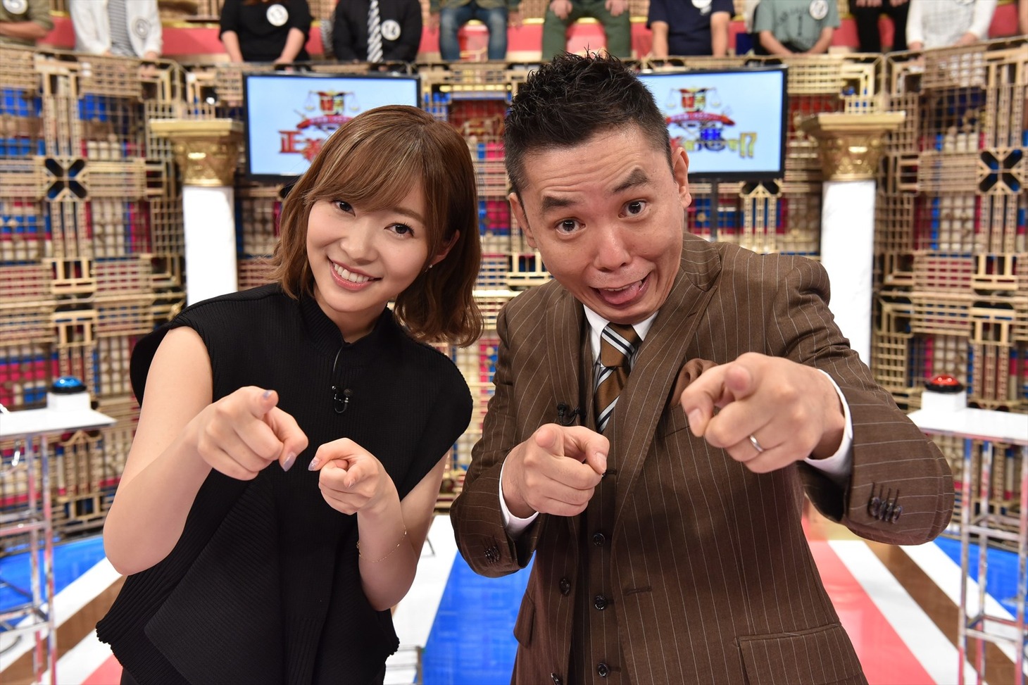 （左から）指原莉乃、爆笑問題・太田。(c)中京テレビ