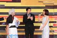（左から）おばたのお兄さん、今田耕司、山崎夕貴アナ。(c)フジテレビ