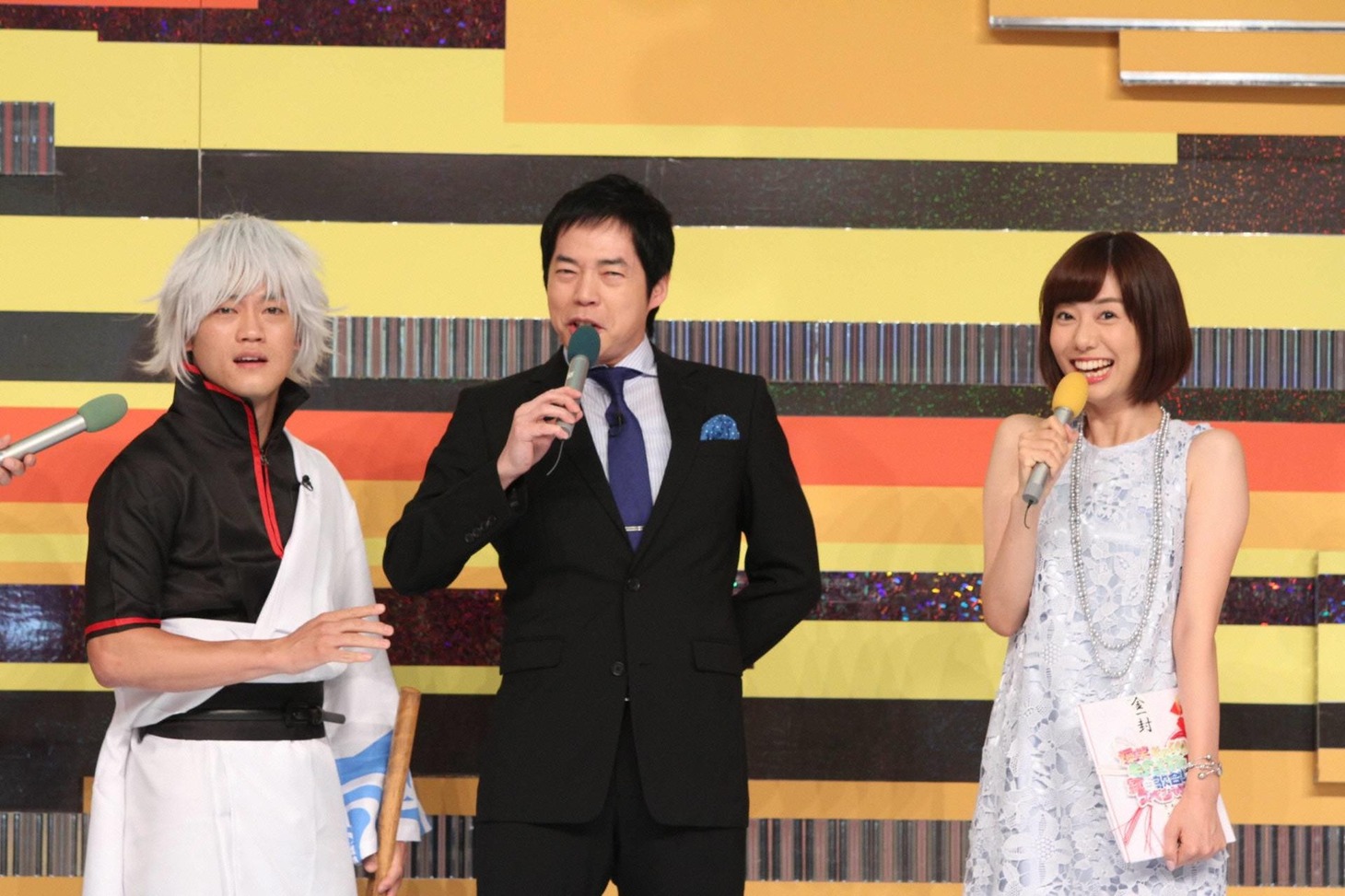 （左から）おばたのお兄さん、今田耕司、山崎夕貴アナ。(c)フジテレビ