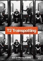 映画「T2 トレインスポッティング」の本家ビジュアル（上）と劇団ひとり版のビジュアル（下）。