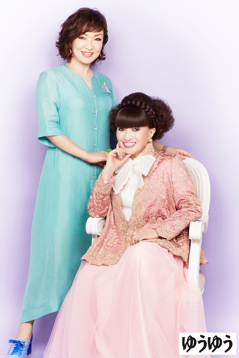 左から清水ミチコ、黒柳徹子。