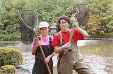 左から小島瑠璃子、ロンドンブーツ1号2号・田村淳。