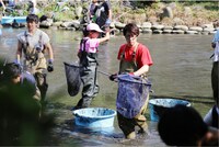 日比谷公園田村淳、小島瑠璃子（日比谷公園）