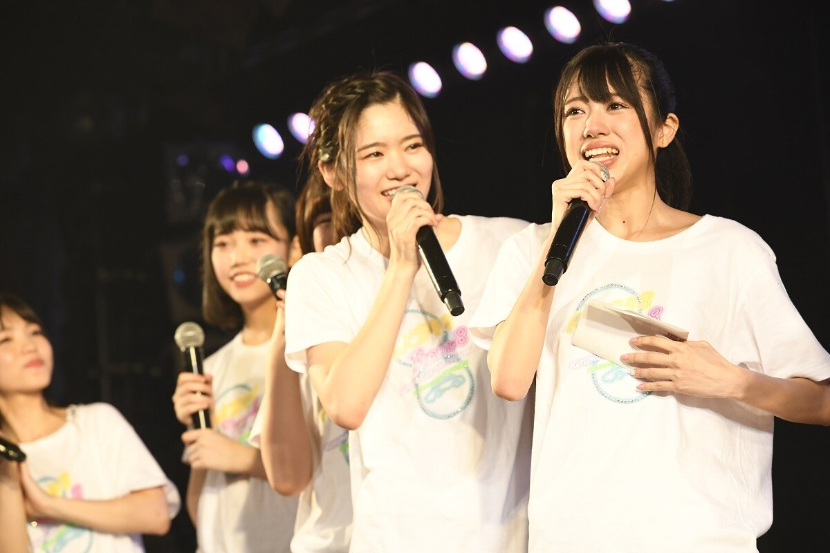 AKB48・チーム8の公演「君も8で泣こうじゃないか」の様子。