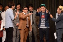 観客のレベルの高さを称えてみせる笑撃戦隊・柴田。