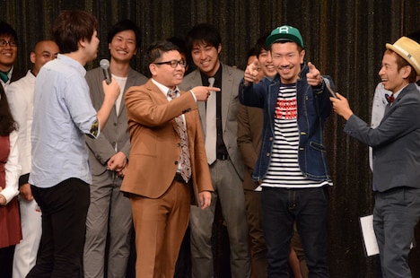 観客のレベルの高さを称えてみせる笑撃戦隊・柴田。