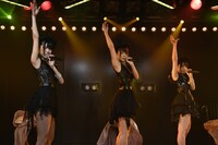 AKB48・チーム8の公演「君も8で泣こうじゃないか」の様子。