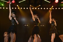 AKB48・チーム8の公演「君も8で泣こうじゃないか」の様子。