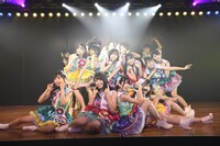 AKB48・チーム8の公演「君も8で泣こうじゃないか」の様子。