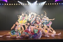 AKB48・チーム8の公演「君も8で泣こうじゃないか」の様子。