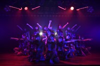 AKB48・チーム8の公演「君も8で泣こうじゃないか」の様子。