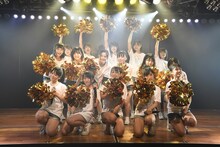 AKB48・チーム8の公演「君も8で泣こうじゃないか」の様子。