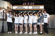 トップリードとAKB48・チーム8のメンバー。