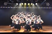 AKB48・チーム8の公演「君も8で泣こうじゃないか」の様子。