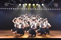 AKB48・チーム8の公演「君も8で泣こうじゃないか」の様子。
