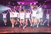 AKB48・チーム8の公演「君も8で泣こうじゃないか」の様子。