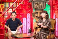 （左から）ナインティナイン岡村、なるみ。 (c)ABC