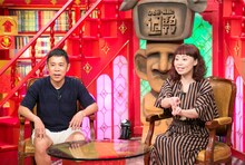 （左から）ナインティナイン岡村、なるみ。 (c)ABC