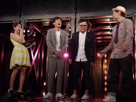 左から曽田茉莉江、とろサーモン、鈴木おさむ。(c)BSフジ