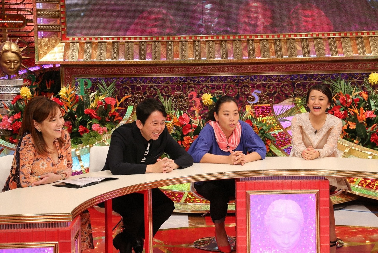 スタジオの様子。(c)関西テレビ