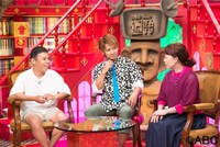 （左から）ナインティナイン岡村、松岡充、なるみ。