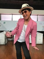 ムロツヨシ扮するムローノ・マーズ。(c)NHK