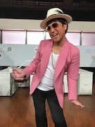 ムロツヨシ扮するムローノ・マーズ。(c)NHK