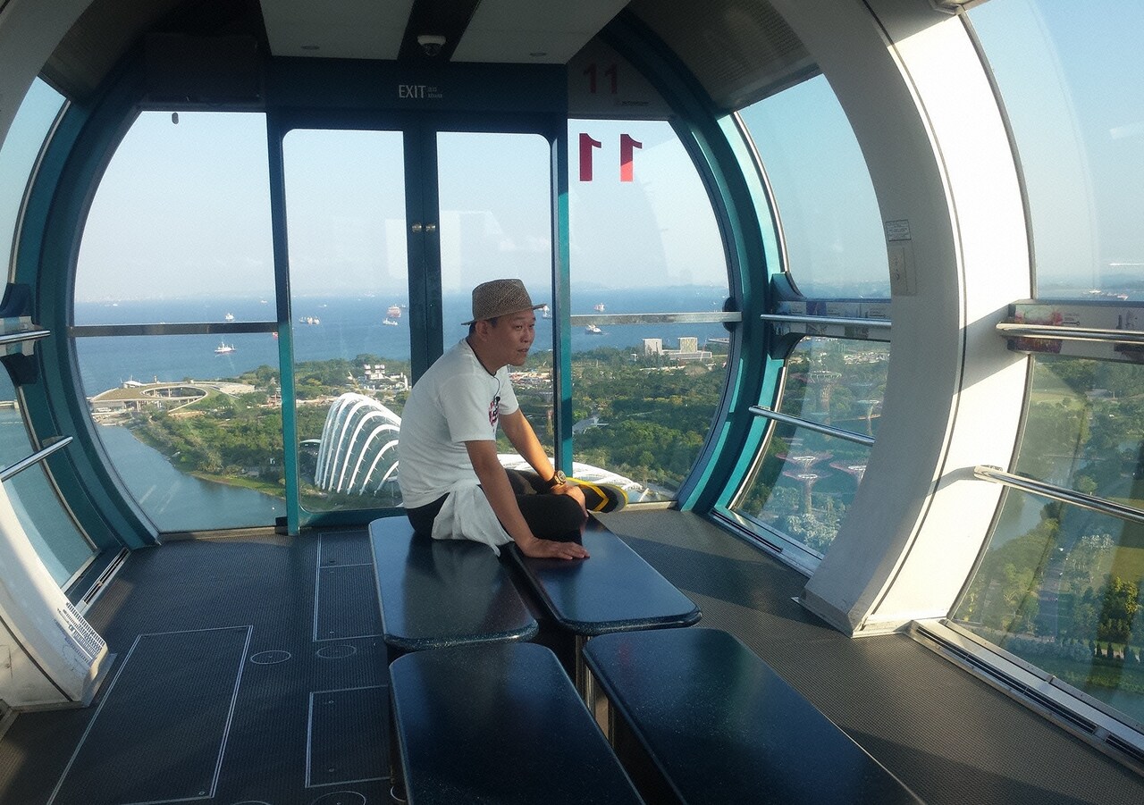 シンガポールを旅する千原せいじ。(c)読売テレビ