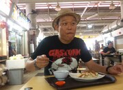 シンガポールを旅する千原せいじ。(c)読売テレビ