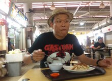 シンガポールを旅する千原せいじ。(c)読売テレビ