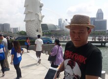 シンガポールを旅する千原せいじ。(c)読売テレビ